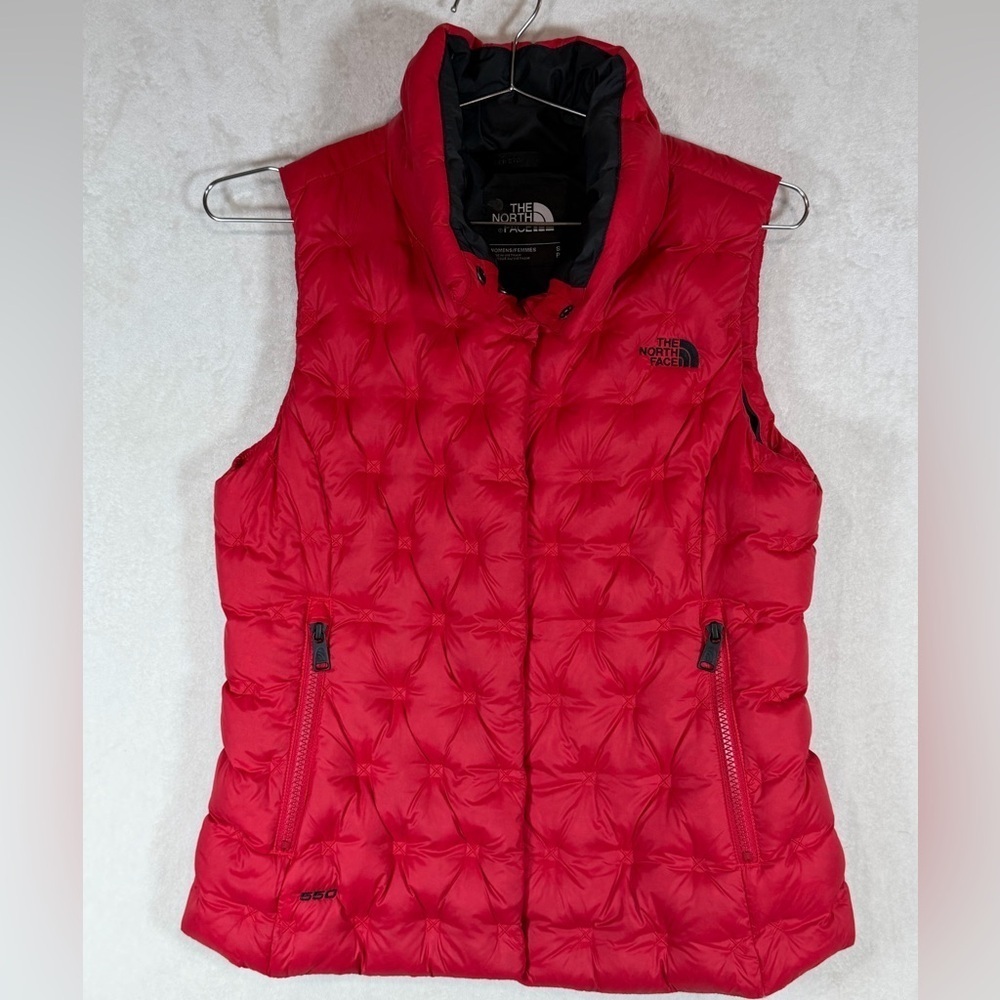 The North Face Women's Small Cherry Red 550 Goose Down Quilted Vest